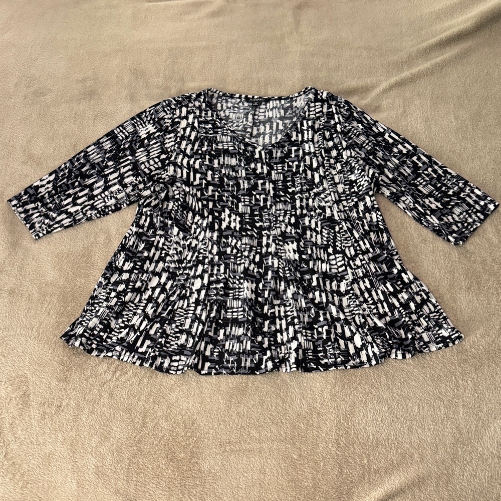 2X - Roz & Ali Black and White Patterned 3/4 Sleeve Blouse